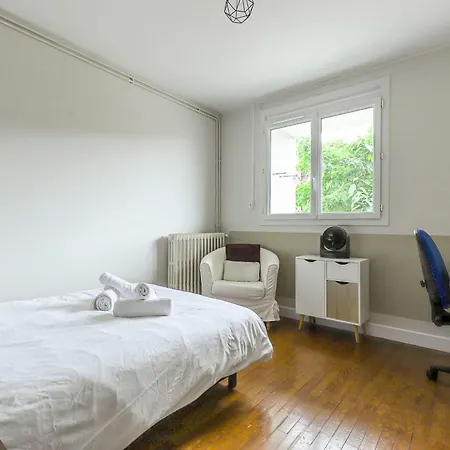 Beautiful And Spacious T3 With Balcony In