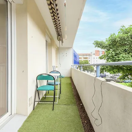 Beautiful And Spacious T3 With Balcony In Apartment