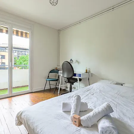 Beautiful And Spacious T3 With Balcony In Daire